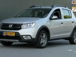 Grijs Gebruikt 2017 Dacia Sandero Lauréate Hatchback | € 10.940 (Eerlijke prijs)