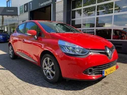 Rood Gebruikt 2015 Renault Clio IV Night&Day Hatchback | € 7.750 (Eerlijke prijs)