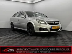 Grijs Gebruikt 2006 Opel Vectra Executive Hatchback | € 2.950 (Eerlijke prijs)