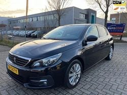 Zwart Gebruikt 2018 Peugeot 308 Premium Hatchback | € 9.450 (Eerlijke prijs)