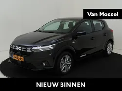 Wit Gebruikt 2024 Dacia Sandero Expression Hatchback | € 18.430 (Eerlijke prijs)