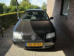 Zwart Gebruikt 2002 VW Bora Sportline Sedan | € 1.850 (Iets duurder)