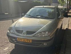 Groen Gebruikt 2002 Renault Mégane II Expression Sedan | € 1.390 (Eerlijke prijs)