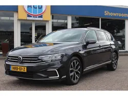 Grijs Gebruikt 2022 VW Passat Highline Stationwagen | € 23.800 (Goede deal)