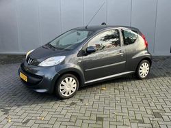 Grijs Gebruikt 2007 Peugeot 107 Urban Move Hatchback | € 2.350 (Eerlijke prijs)