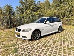 Wit Gebruikt 2011 BMW 318 Executive Stationwagen | € 4.000 (Iets duurder)