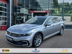 Grijs, metallic lak Gebruikt 2020 VW Passat GTE Stationwagen | € 25.950 (Eerlijke prijs)