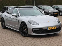 Grijs, metallic lak Gebruikt 2020 Porsche Panamera Sedan | € 71.950 (Super prijs)