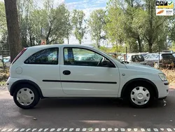Wit Gebruikt 2004 Opel Corsa Essentia Hatchback | € 1.649 (Eerlijke prijs)