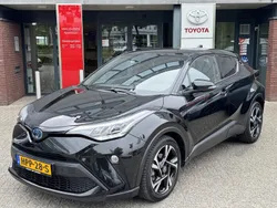 Zwart Gebruikt 2022 Toyota C-HR Style SUV | € 25.489 (Eerlijke prijs)