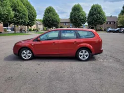 Oranje Gebruikt 2008 Ford Focus Stationwagen | € 2.000 (Goede deal)