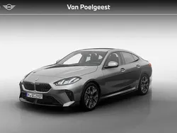 M brooklyn grau (c4p) Nieuw 2025 BMW 220 M Sport Coupé | € 53.131 (Super prijs)