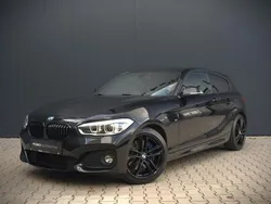 Zwart, metallic lak Gebruikt 2017 BMW 118 Executive Hatchback | € 19.945 (Iets duurder)