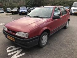 Rood Gebruikt 1992 Renault 19 Hatchback | € 900