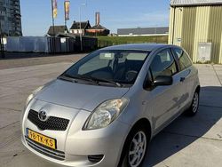 Grijs Gebruikt 2006 Toyota Yaris Verso Terra MPV | € 2.000 (Eerlijke prijs)