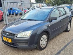 Grijs (metallic) Gebruikt 2006 Ford Focus Stationwagen | € 1.345