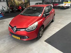 Rood Gebruikt 2013 Renault Clio IV Dynamique Hatchback | € 3.499 (Eerlijke prijs)