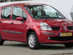 Rood (metallic) Gebruikt 2007 Renault Modus MPV | € 2.900 (Eerlijke prijs)