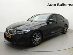 Zwart Gebruikt 2022 BMW 320 M Sport Sedan | € 39.999 (Eerlijke prijs)