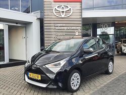 Zwart Gebruikt 2021 Toyota Aygo X X-play SUV | € 12.999
