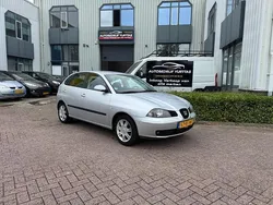 Grijs, metallic lak Gebruikt 2005 Seat Ibiza Reference Hatchback | € 1.395 (Eerlijke prijs)