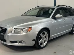Grijs, metallic lak Gebruikt 2011 Volvo V70 R-Design Stationwagen | € 21.945