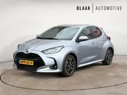 Grijs Gebruikt 2022 Toyota Yaris Hybrid Hatchback | € 20.950 (Goede deal)