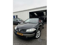 Zwart Gebruikt 2004 Renault Mégane Cabriolet Dynamique Cabriolet | € 1.750 (Eerlijke prijs)