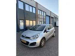 Grijs Gebruikt 2011 Kia Rio Comfort Hatchback | € 4.699 (Eerlijke prijs)