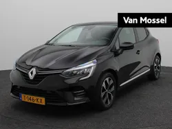 Zwart Gebruikt 2023 Renault Clio V Evolution Hatchback | € 17.435 (Eerlijke prijs)