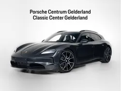 Grijs, metallic lak Nieuw 2024 Porsche Taycan Sport Sedan | € 147.633 (Eerlijke prijs)