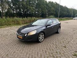 Grijs (metallic) Gebruikt 2011 Volvo V60 Kinetic Stationwagen | € 3.993 (Goede deal)