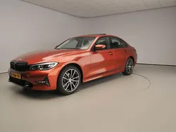 Oranje Gebruikt 2021 BMW 318 Comfort Edition Sedan | € 29.900 (Goede deal)