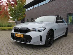 Grijs Gebruikt 2023 BMW 320 Stationwagen | € 43.999 (Duur)