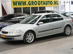 Grijs Gebruikt 2004 Renault Laguna II Dynamique Hatchback | € 1.499 (Eerlijke prijs)