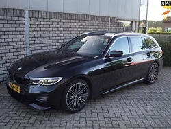 Zwart Gebruikt 2020 BMW 318 Executive Stationwagen | € 21.950 (Goede deal)