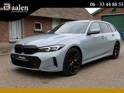 Grijs (parellak) Gebruikt 2024 BMW 330e M Sport Stationwagen | € 47.950 (Super prijs)