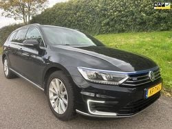 Zwart Gebruikt 2016 VW Passat Highline Stationwagen | € 9.950 (Goede deal)