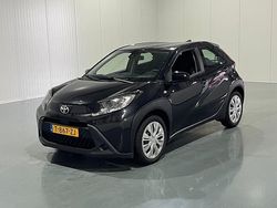 Zwart Gebruikt 2023 Toyota Aygo Play Hatchback | € 15.950 (Eerlijke prijs)