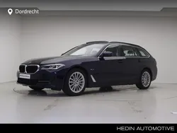Blauw Gebruikt 2024 BMW 530e Comfort Edition Stationwagen | € 51.895 (Eerlijke prijs)