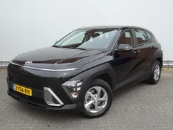 Zwart Gebruikt 2024 Hyundai Kona Comfort SUV | € 29.840 (Eerlijke prijs)