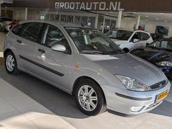 Grijs Gebruikt 2004 Ford Focus Futura Hatchback | € 1.444 (Eerlijke prijs)