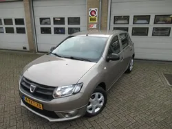 Bruin Gebruikt 2013 Dacia Sandero Ambiance Hatchback | € 6.950 (Iets duurder)