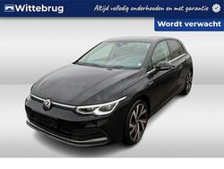 Zwart Gebruikt 2022 VW Golf VIII Style Hatchback | € 27.950 (Goede deal)