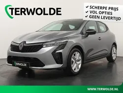 Grijs, metallic lak Nieuw 2025 Renault Clio V Evolution Hatchback | € 23.945 (Iets duurder)