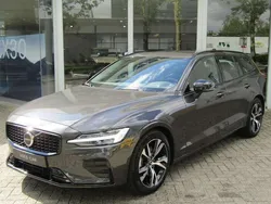 Grijs, metallic lak Gebruikt 2024 Volvo V60 Plus Stationwagen | € 42.950 (Eerlijke prijs)