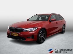 Rood (metallic) Gebruikt 2021 BMW 330e Stationwagen | € 27.899 (Goede deal)