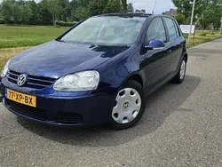 Blauw, metallic lak Gebruikt 2007 VW Golf V Hatchback | € 4.500 (Eerlijke prijs)