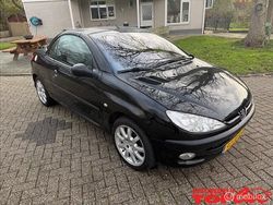 Zwart Gebruikt 2002 Peugeot 206 CC Cabriolet | € 1.650 (Eerlijke prijs)