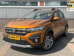 Oranje Gebruikt 2022 Dacia Sandero Comfort Hatchback | € 15.990 (Iets duurder)